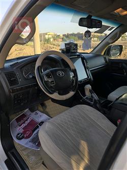 تۆیۆتا لاند کروزەر
